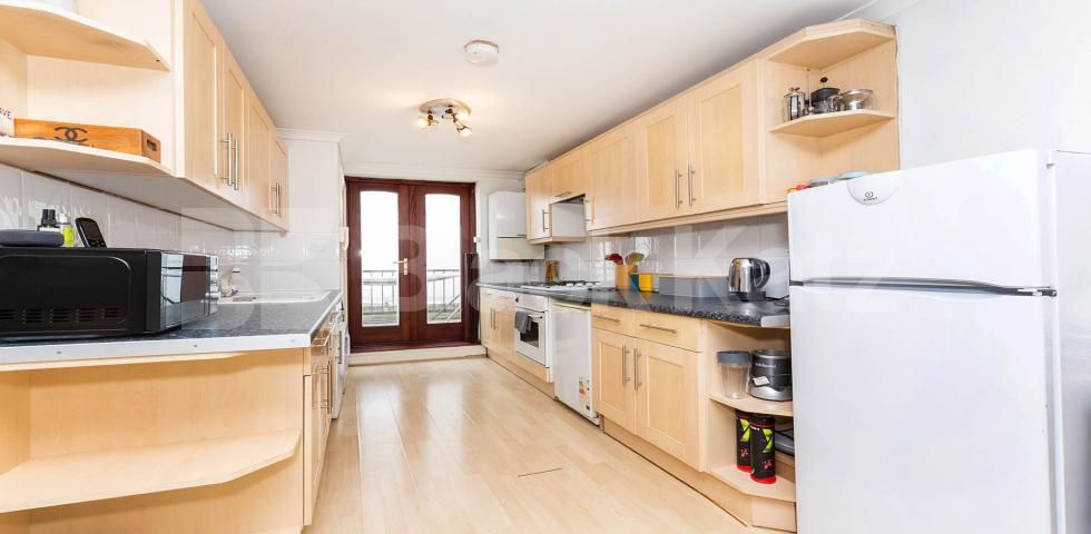 Situated in a prime location the property offers a sun trap roof terrace Swan Yard, Highbury & Islington 